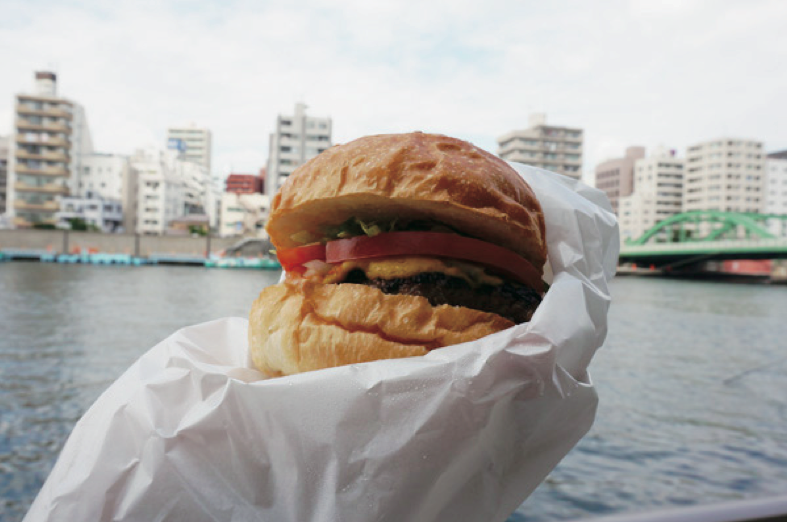 
写真:隅田川テラスで横綱バーガーではっけよい!のこった!!!