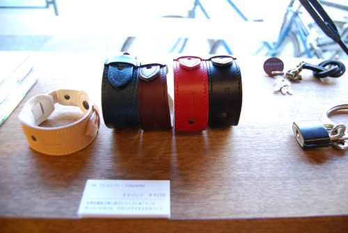 写真：m+とtokyobikeのコラボ商品「裾バンド」