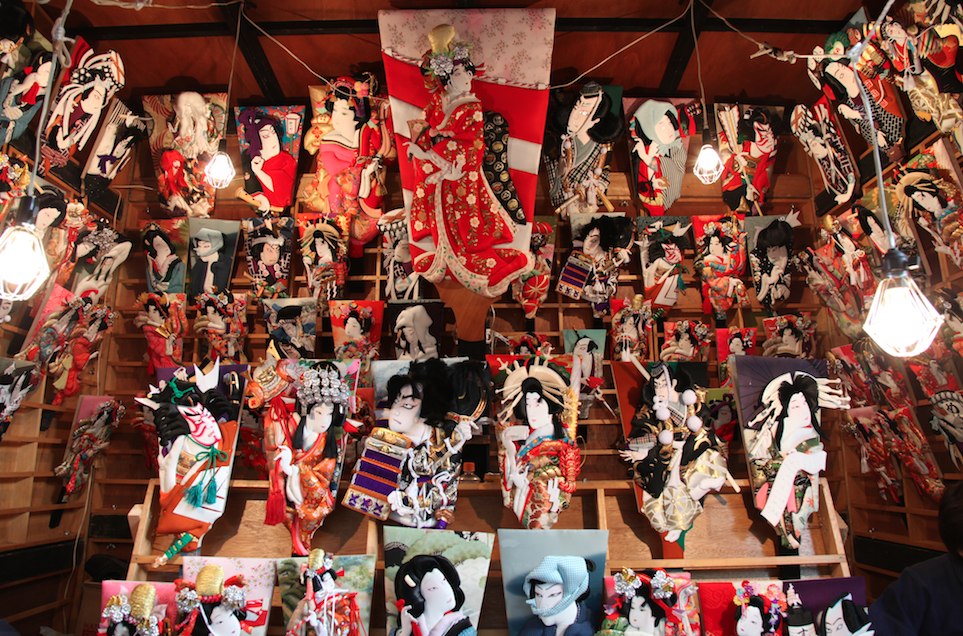 （写真：江戸から続く「押絵羽子板」は昭和60年に東京都の伝統工芸品に指定されました）