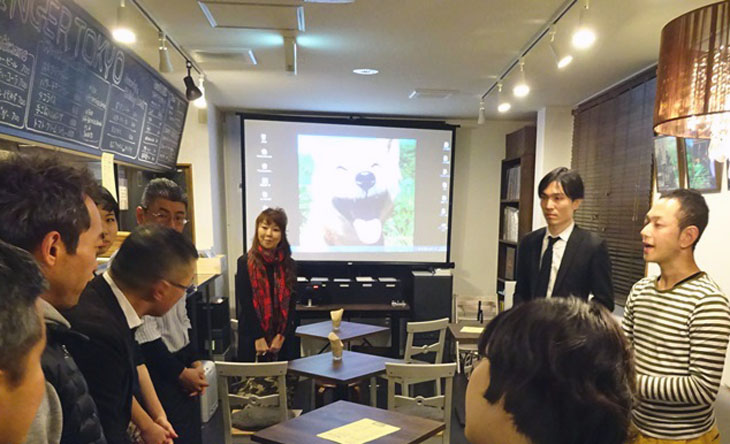 イベント開始前の打ち合わせの様子。写真右端が椎名さん、左側が調さん。