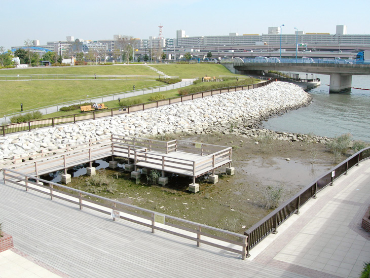 南千住の瑞光橋公園。隅田川の運河跡を活用しています